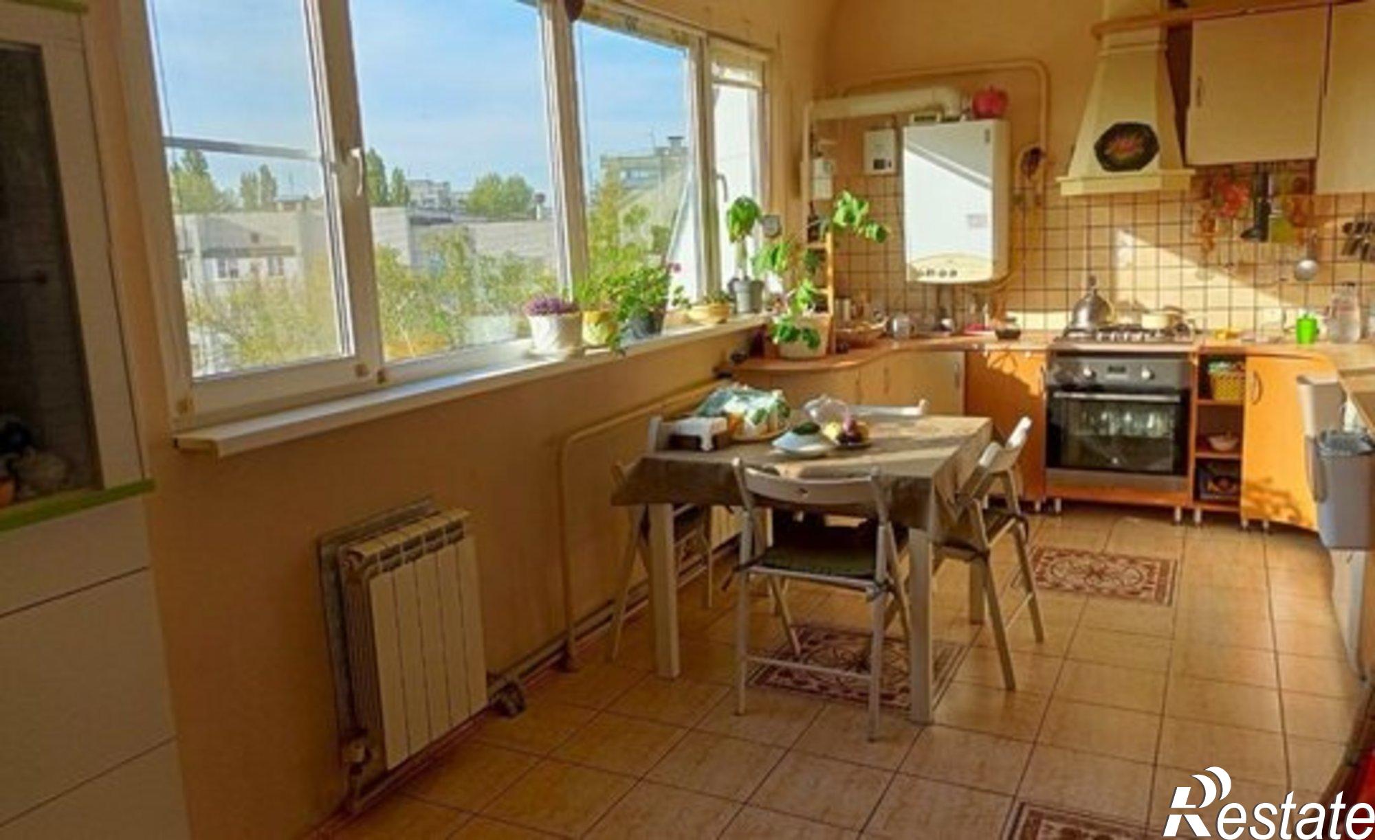 Купить квартиру за 16 000 000 рублей на Хуторская улица, 11